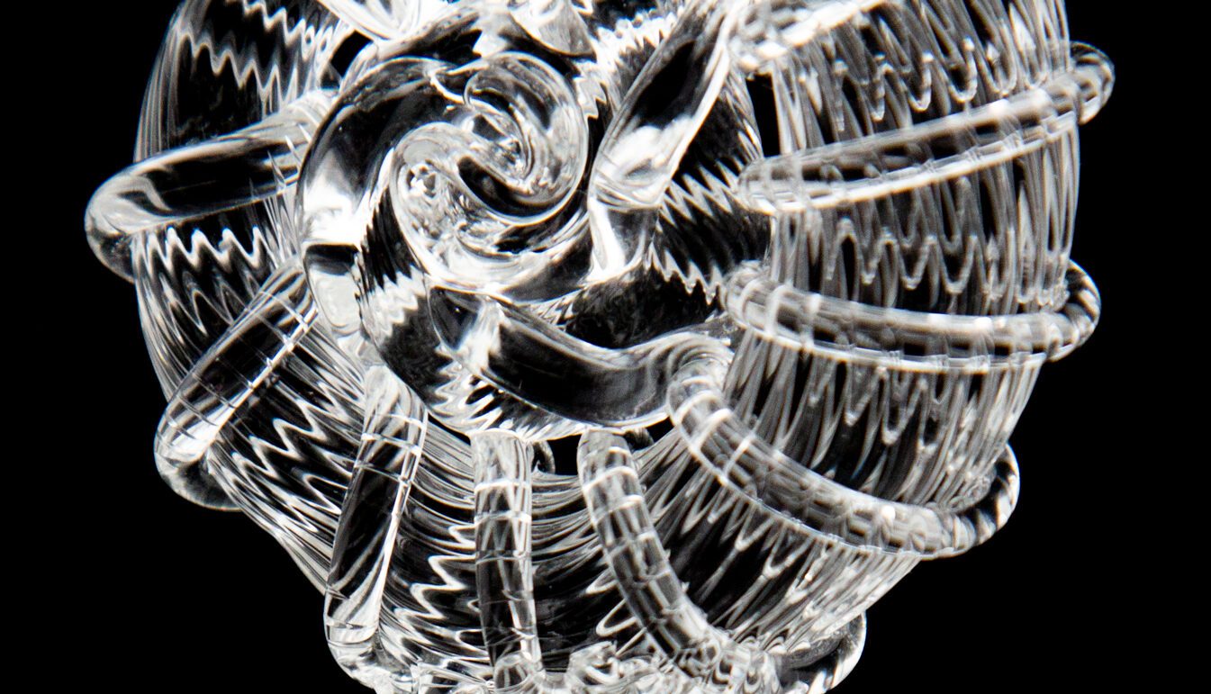 Zoom on Handblown glass nautilus sculpture