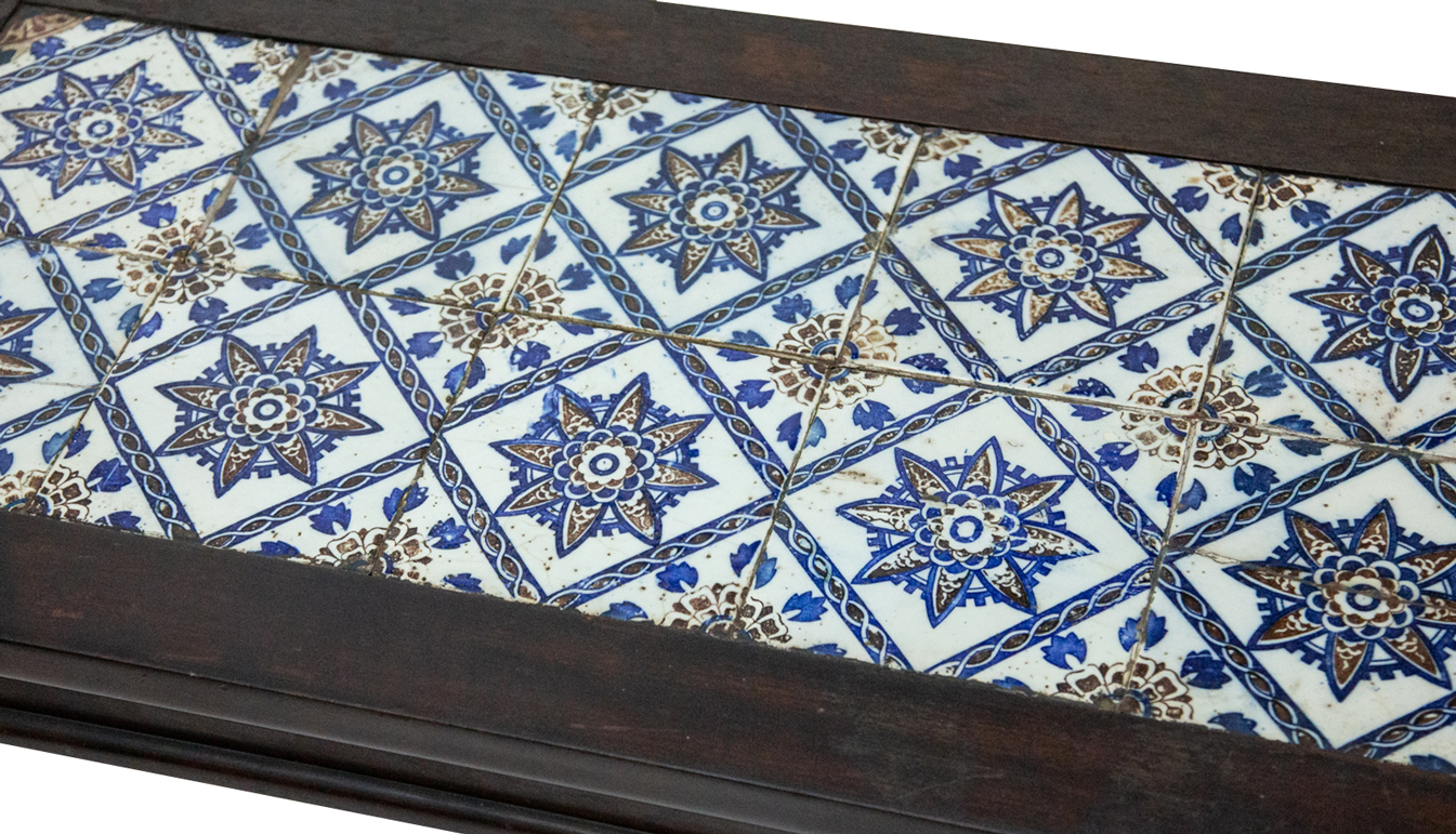 blue-and-white-tile-table