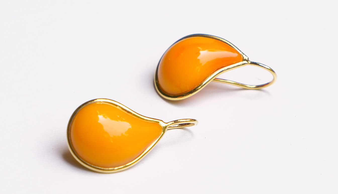 orange-teardrop-and-gold-earrings