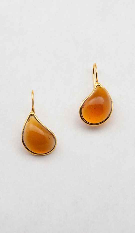 maple-honey-gold-glass-drop-earring