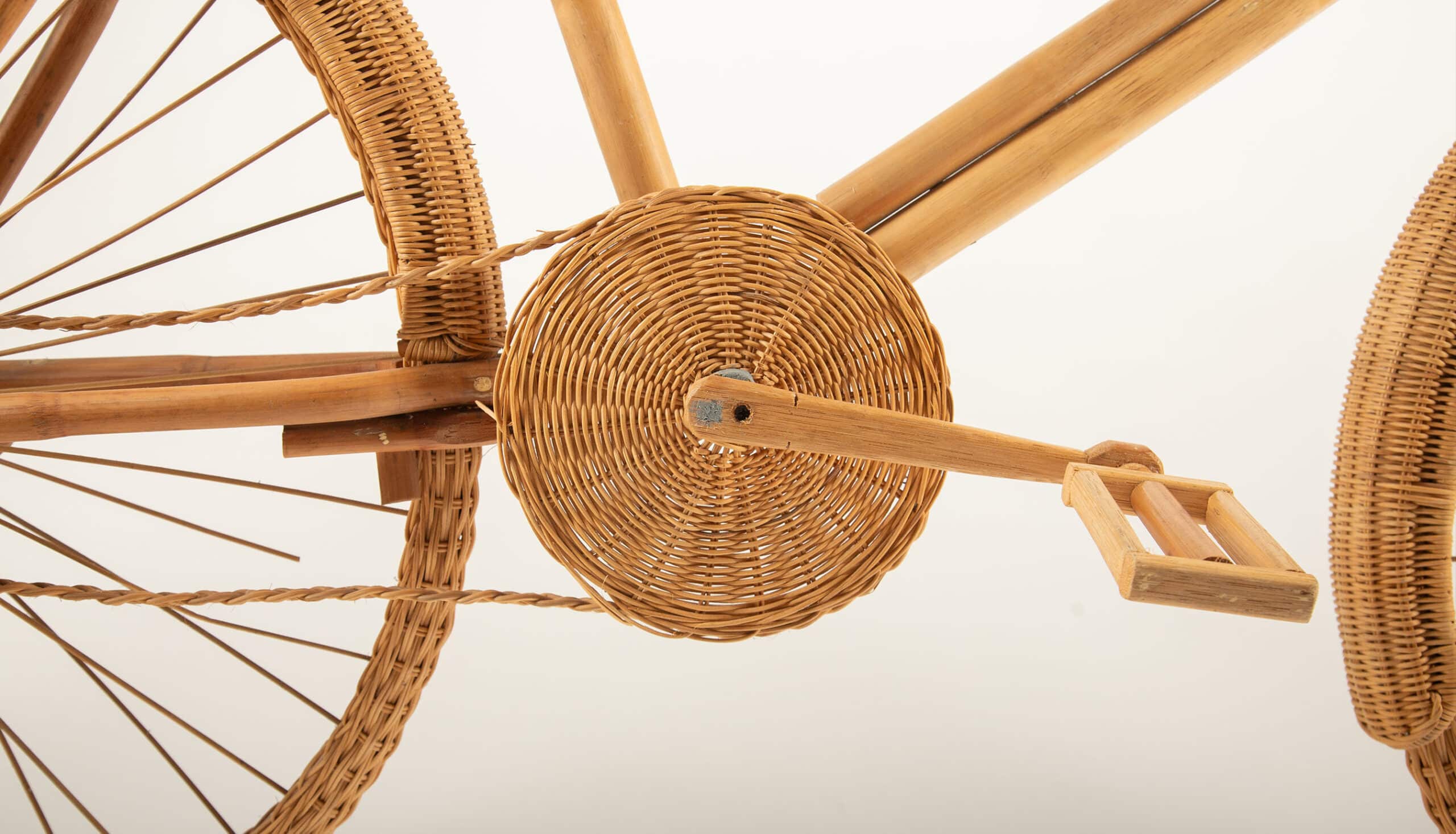 Vintage Wicker Wheel Wonder – 6-Foot Display Bicycle
